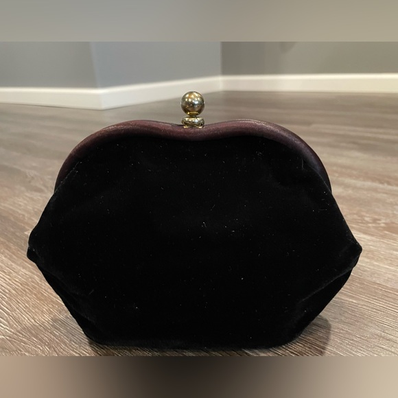Liz Claiborn Back evening velvet clutch - Picture 2 of 10
